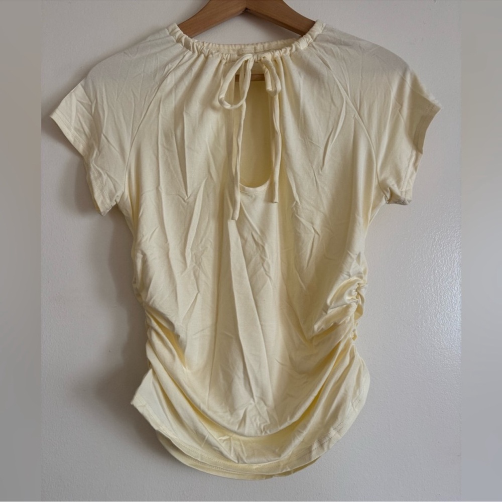 Tie-Front Cut-Out Short Sleeve Tee in Light Yellow with Side Ruching